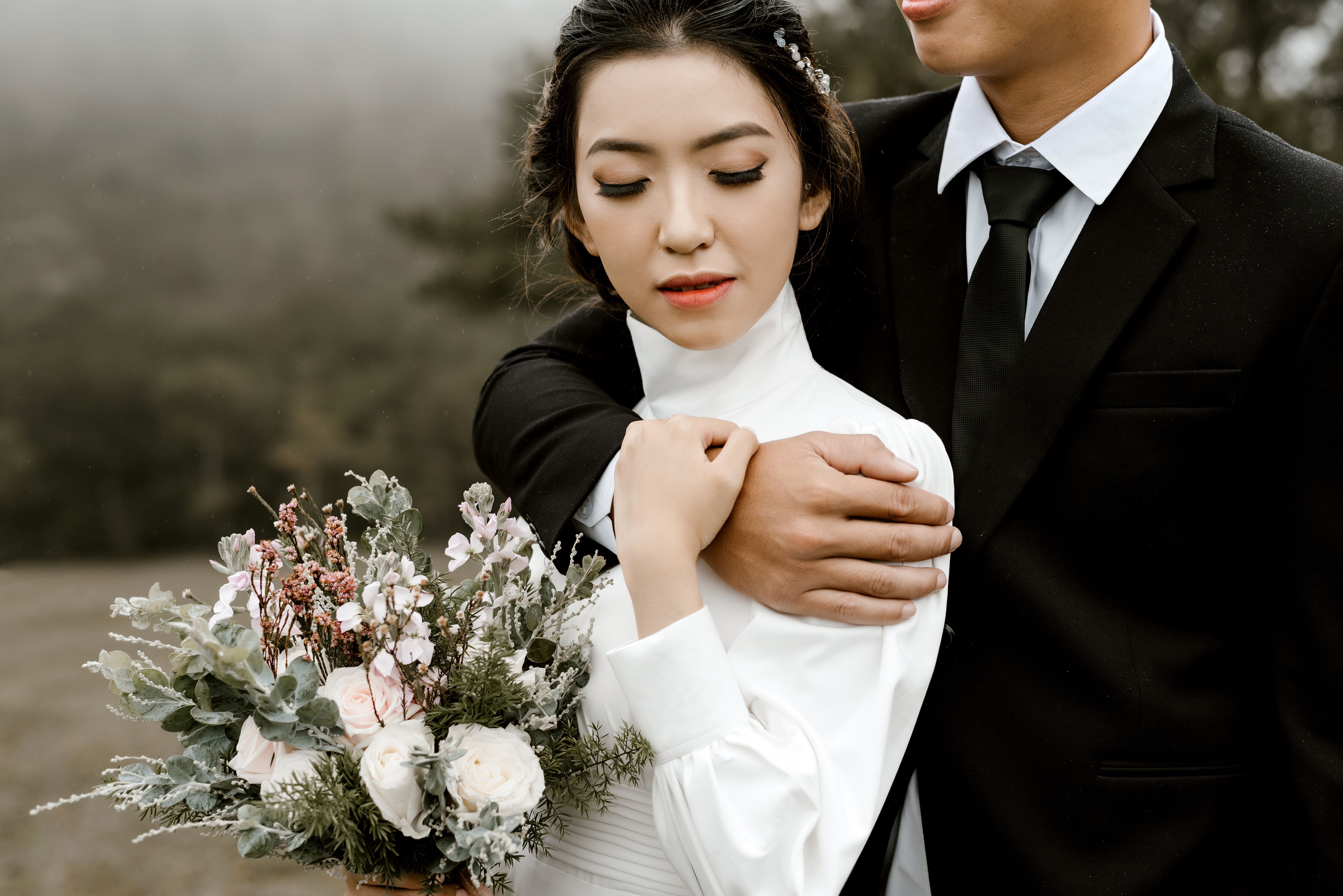 bouquet-bride-bride-and-groom-2959195.jpg