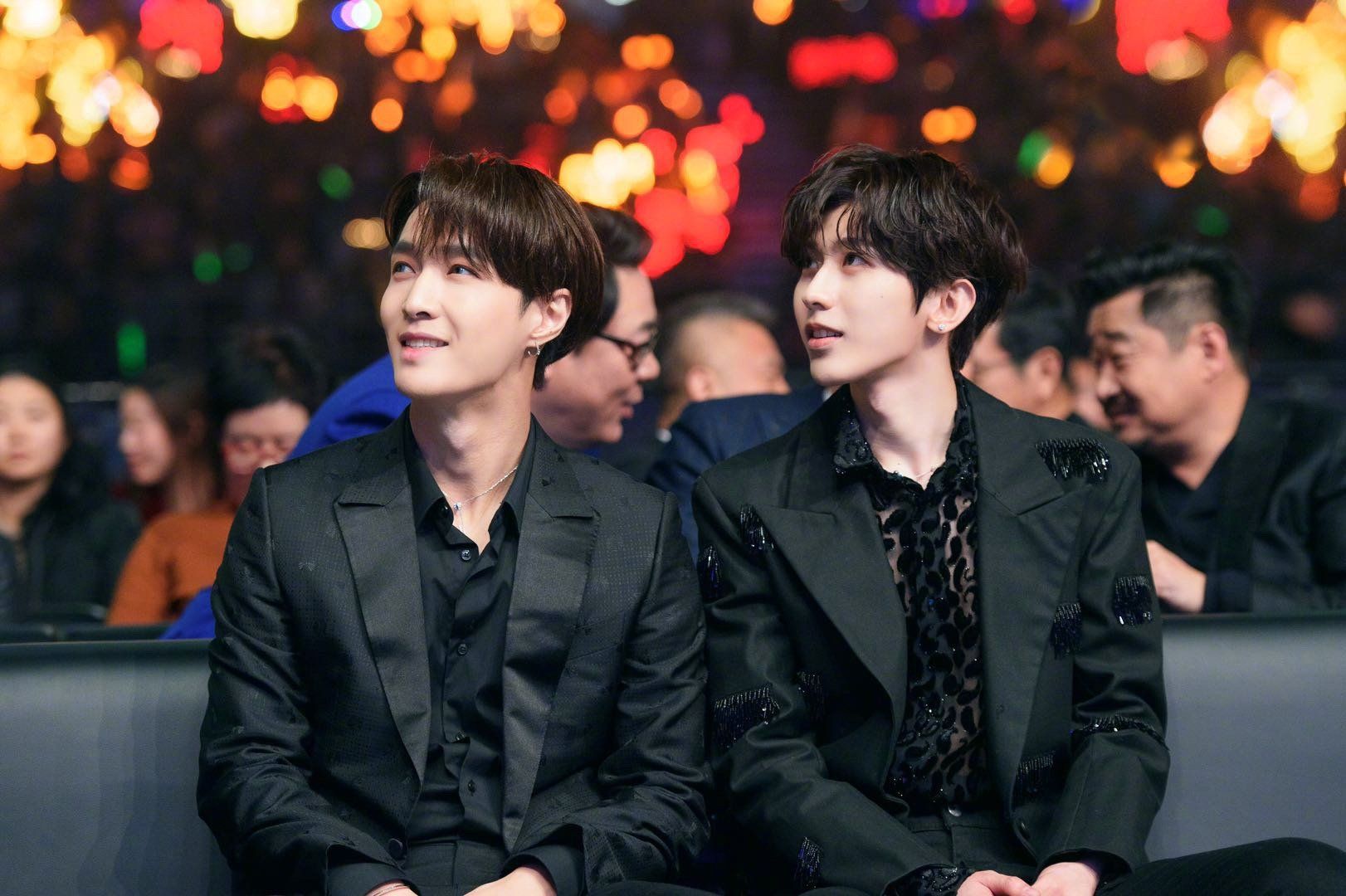 主题:两个大男人腿贴着腿,看着好别扭[42]收藏该帖已收藏