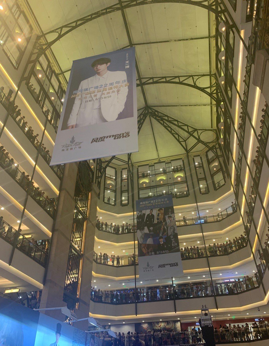 主题:商场站台活动,哪个人多?[84]收藏该帖已收藏