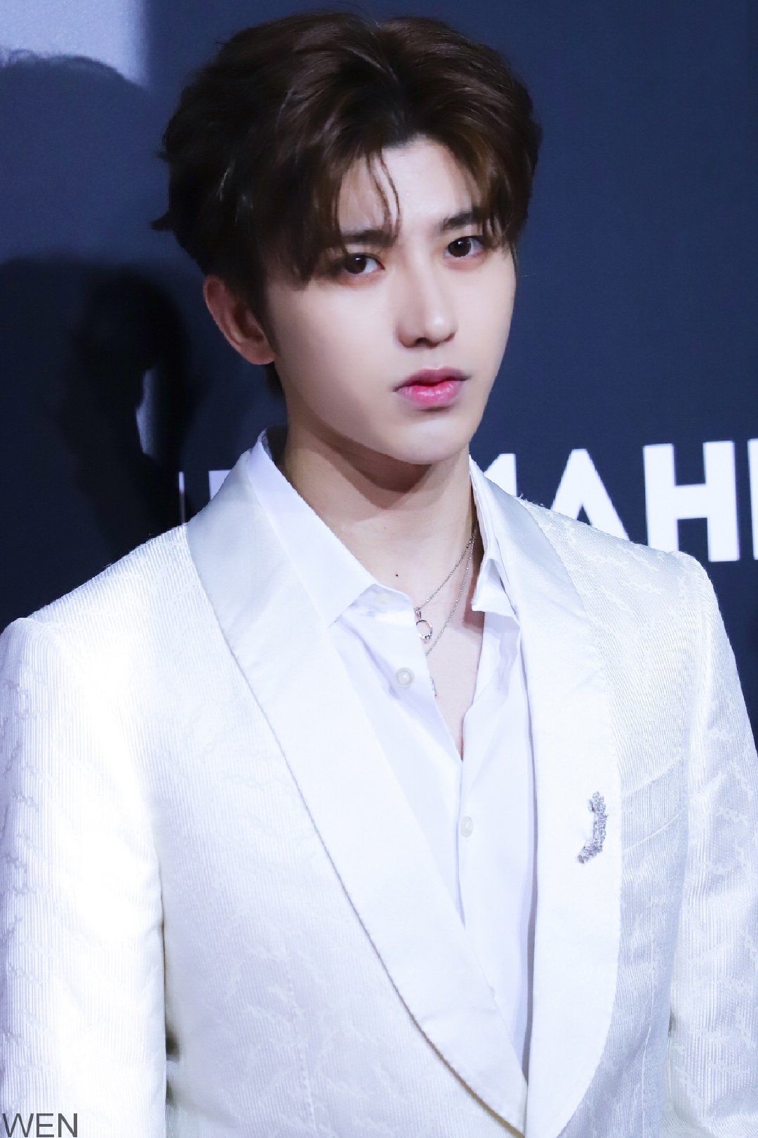 主题:阻止菜黑屠版,回顾一下去年扣子坏掉的时尚先生cxk.